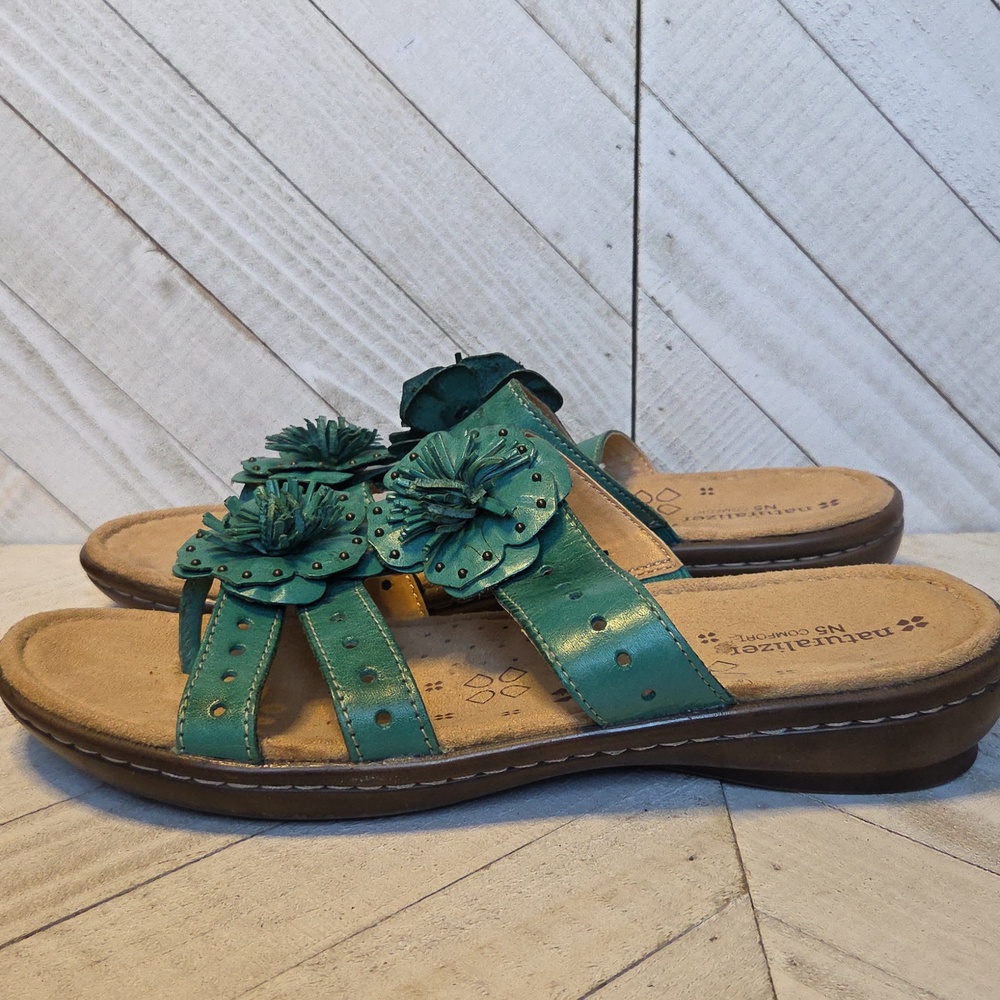 Naturalizer N5 Comfort Thong Sandals Green Teal Floral Embellishments Slip On - Picture 8 of 9
